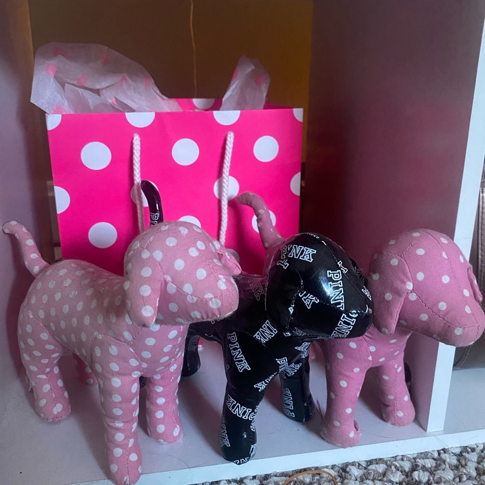 VS PINK dogs